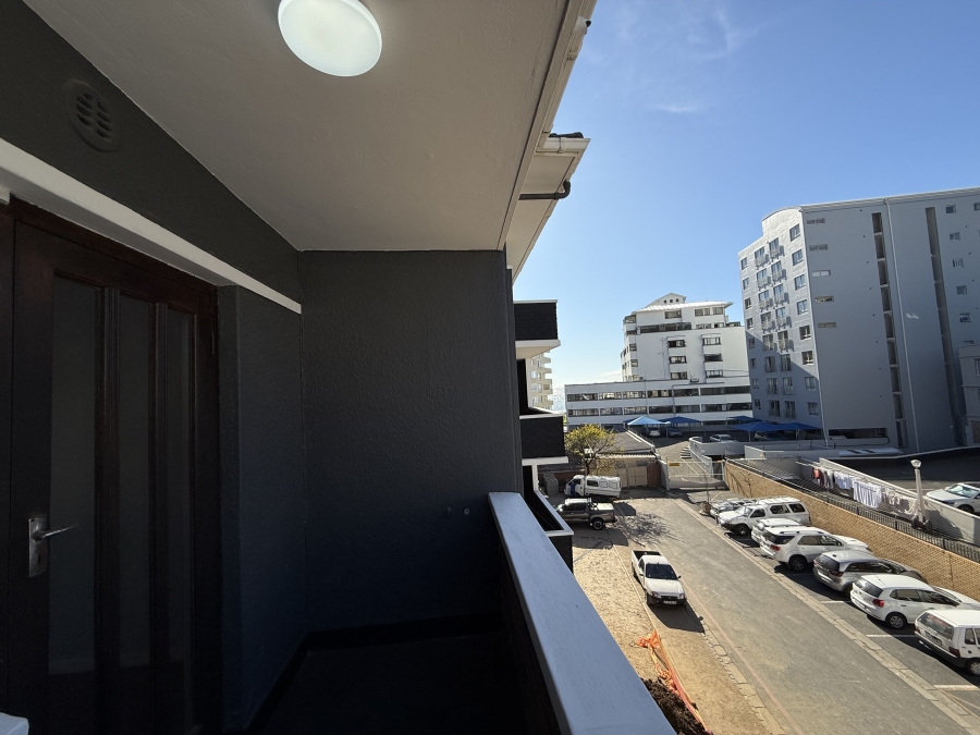 To Let 1 Bedroom Property for Rent in Sea Point Western Cape